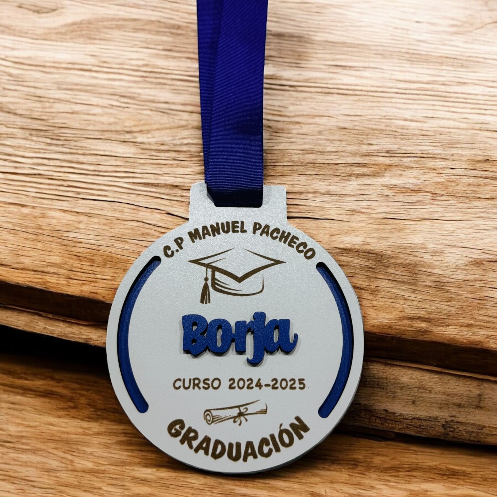 Medalla Graduación con doble madera personalizada - Imagen 5