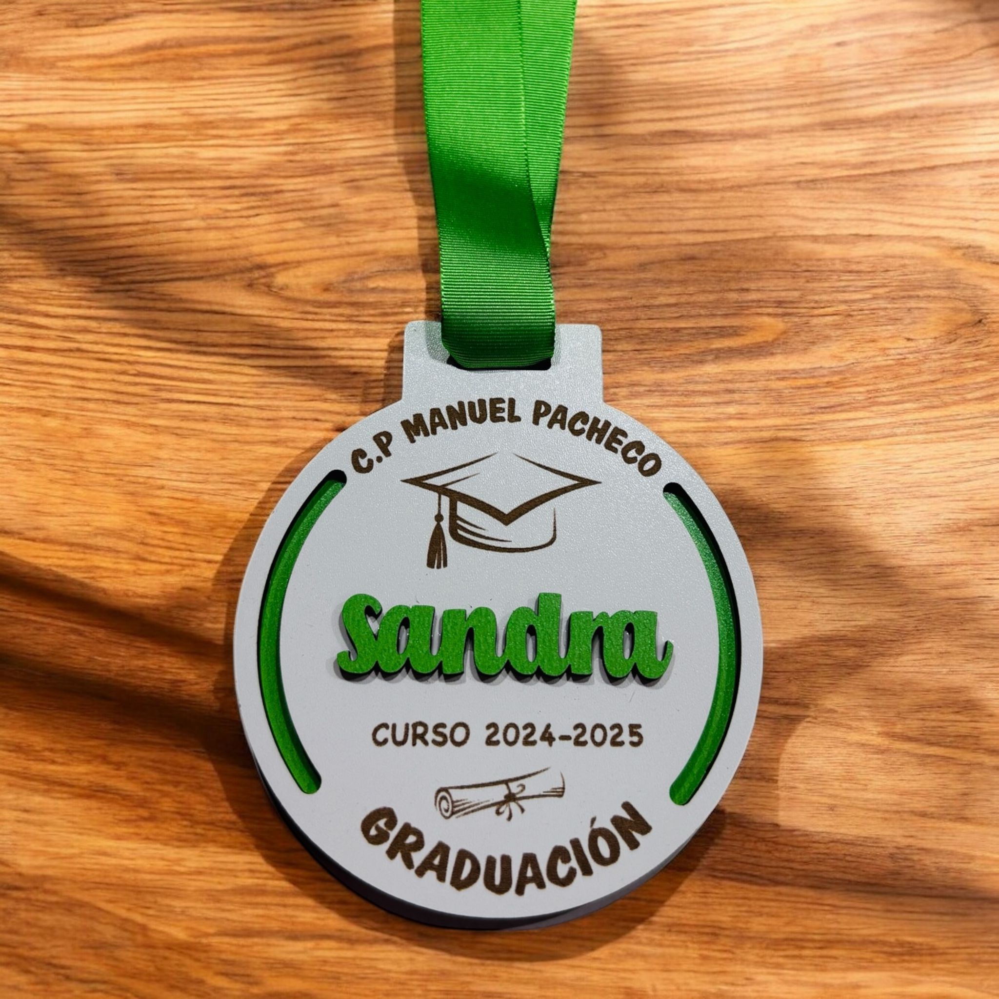 Medalla Graduación con doble madera personalizada - Imagen 3