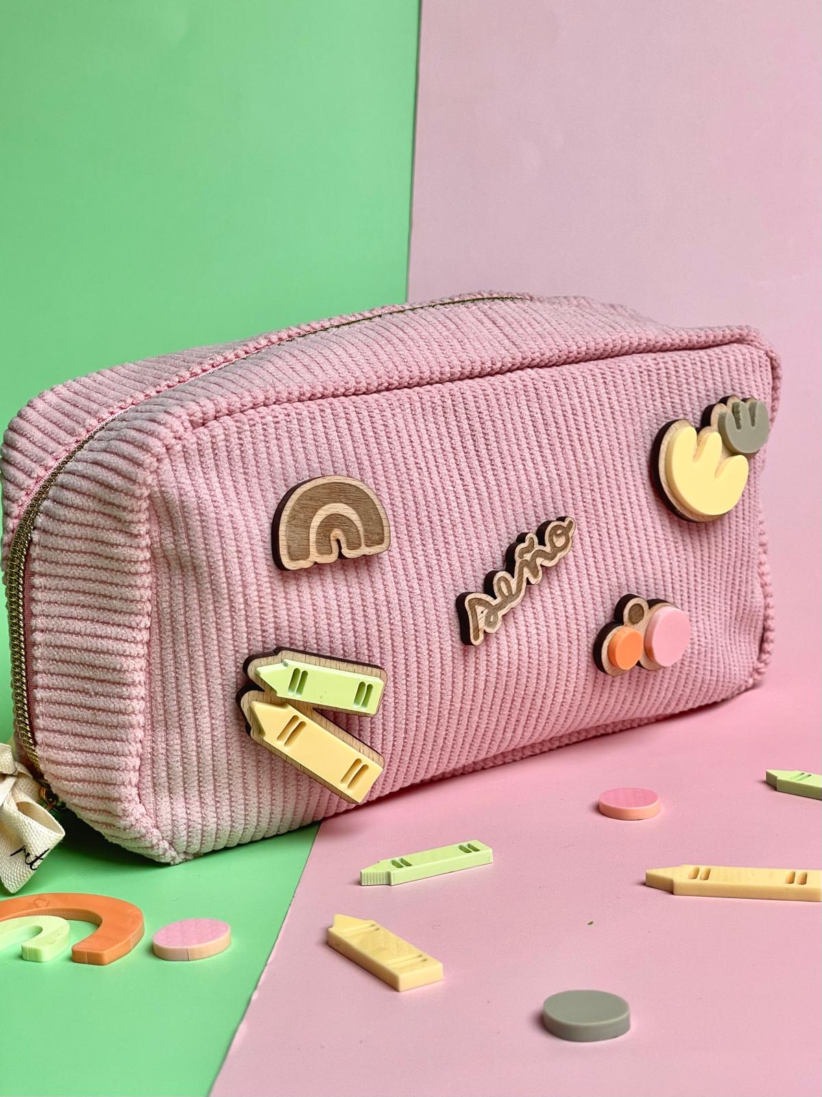 Estuche/ Neceser con Pins Seño