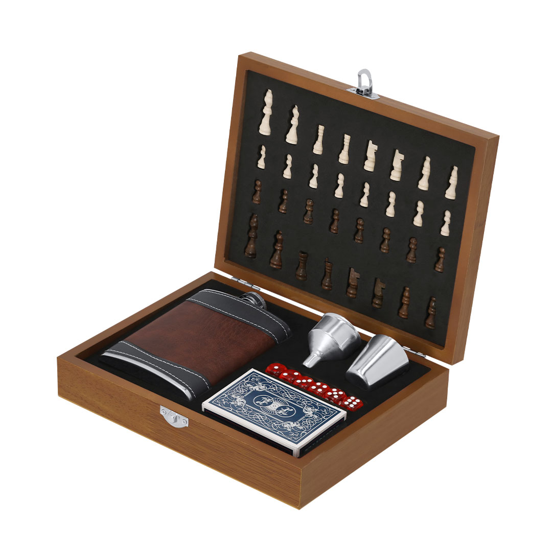 Kit petaca y juegos personalizado - Imagen 7