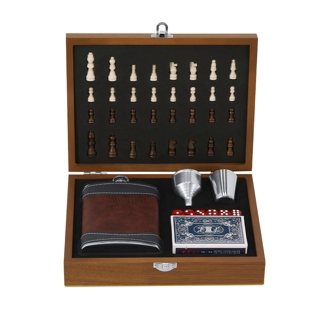 Kit petaca y juegos personalizado - Imagen 3