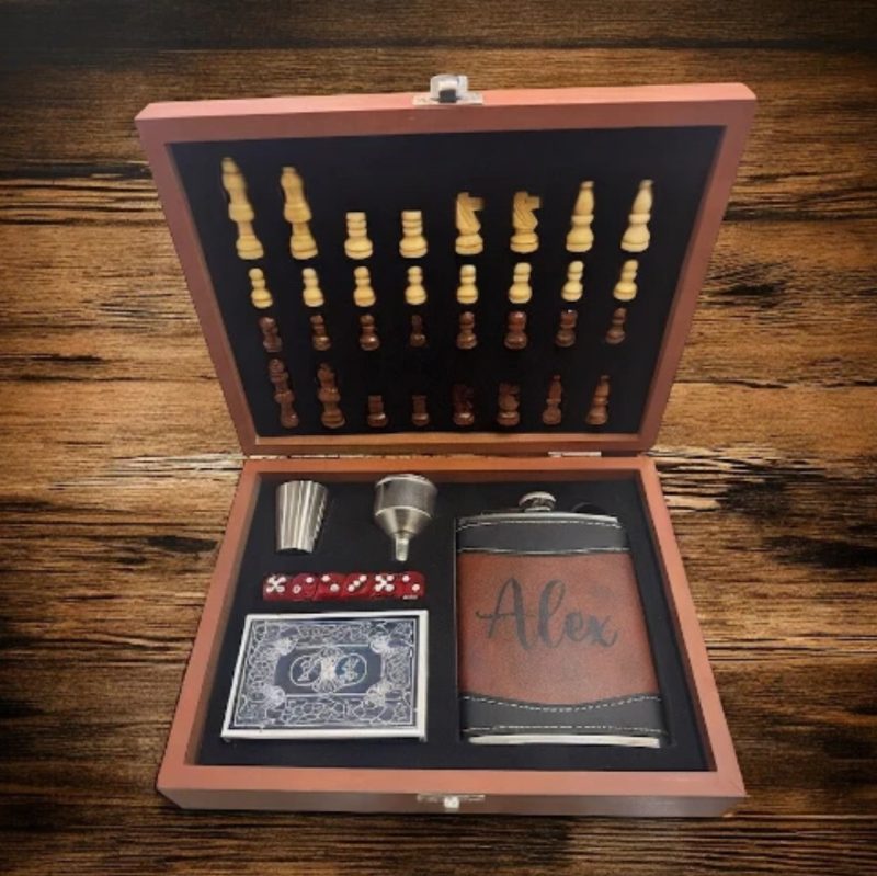 Kit petaca y juegos personalizado