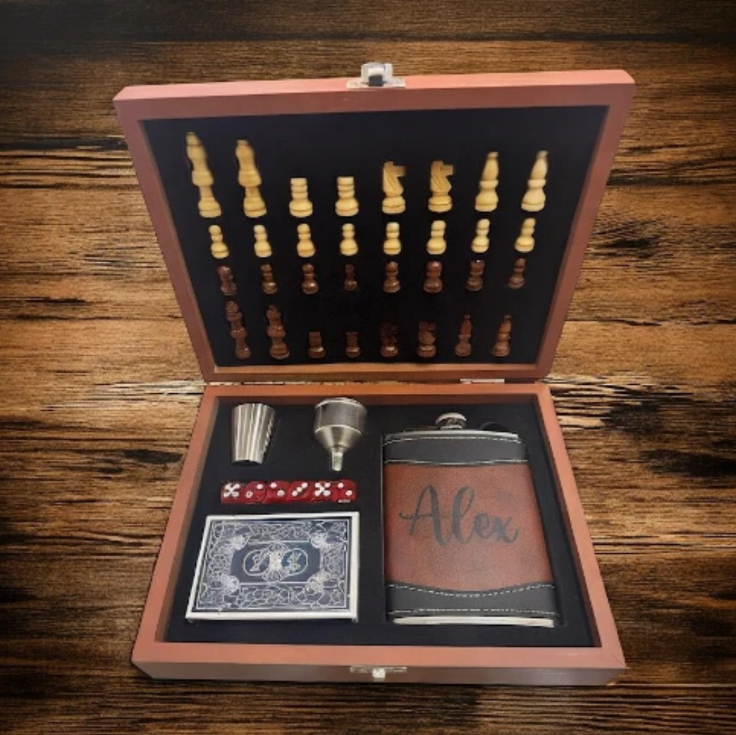 Kit petaca y juegos personalizado
