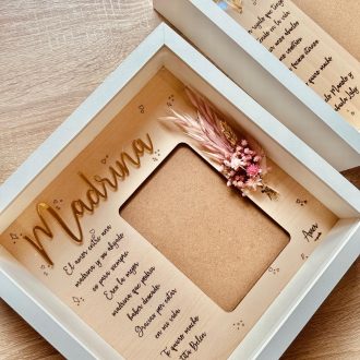 Cuadro foto con ramillete y nombre en oro