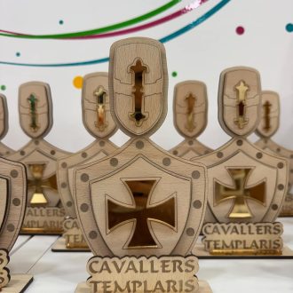 Trofeo madera  y metacrilato oro personalizado