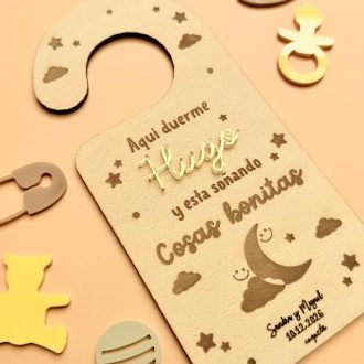 Colgador puerta bebé personalizado