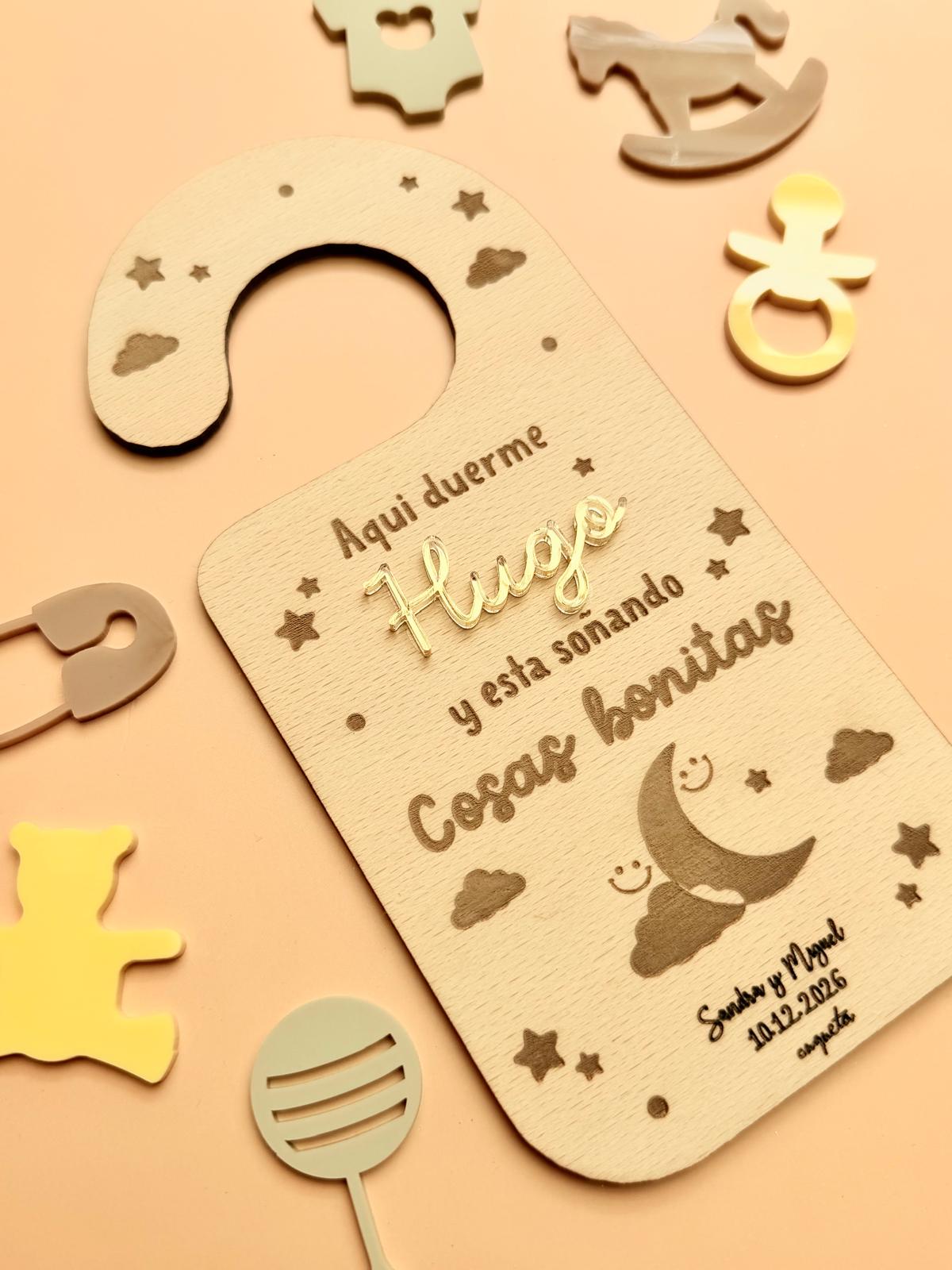 Colgador puerta bebé personalizado